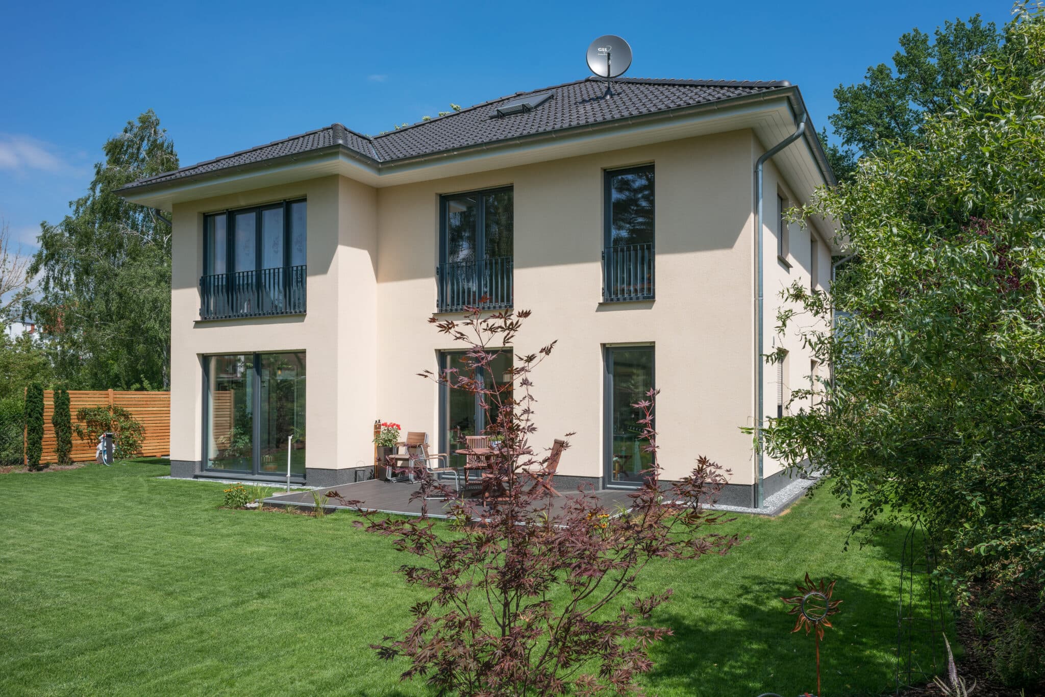 Schlüsselfertiges Einfamilienhaus in Glienicke-Nordbahn – HBG Hochbau Berlin (Ansicht 4)